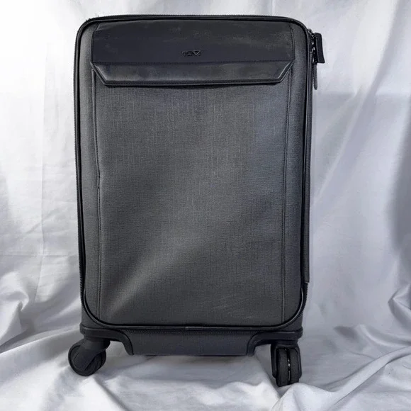 Tumi International 21