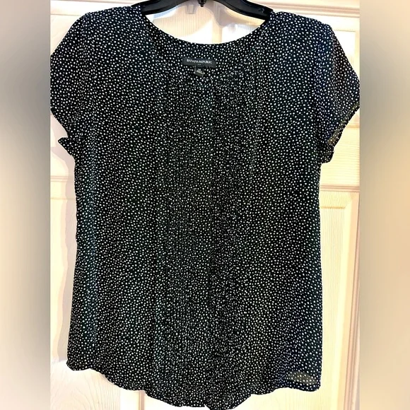 EUC Banana Republic Black and White‎ Puff Sleeve Blouse Size M