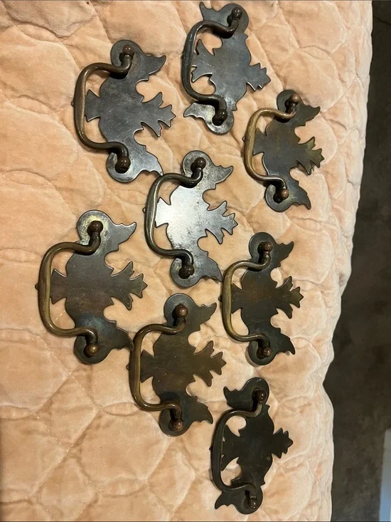 Antique Brass Tone Leaf Drawer Pulls - Set of 8