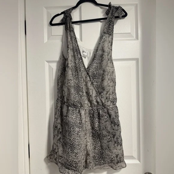 VENUS Gray and Cream Snake Skin Print Romper