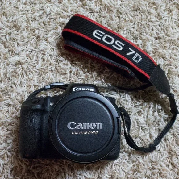 Canon 7D DLSR Camera and Lens