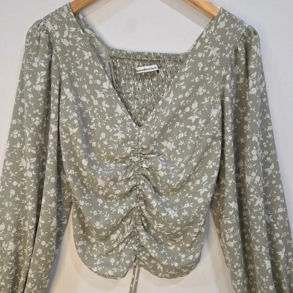 Abercrombie & Fitch Womens‎ Green Floral Blouse XXS Ruched Smocked Boho Fairy