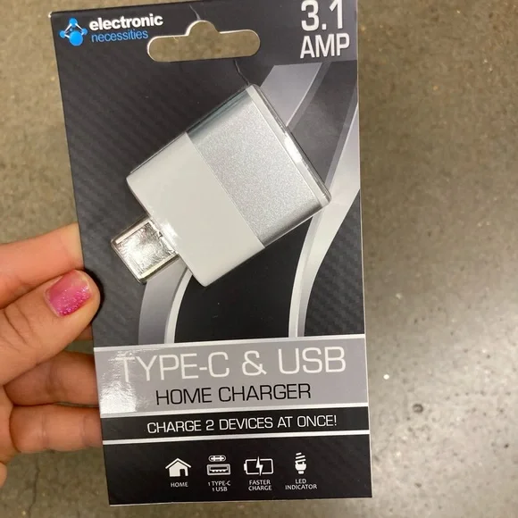 NWT Type-C & USB Home Charger