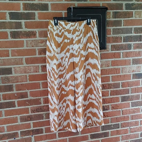 Nine West Tan and White Wide Leg Crop Size L