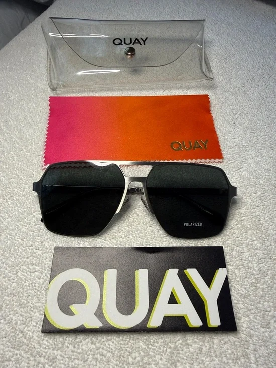 QUAY Unisex BACKSTAGE PASS Silver/Black Polarized Sunglasses