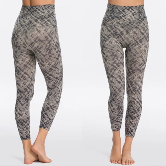 Spanx Womens Leggings XL Gray Look At Me Now Crop Seamless Shaping Compression