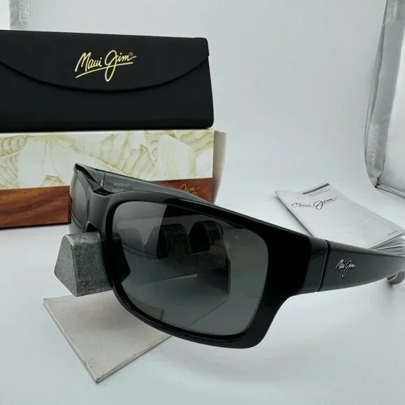 NEW MAUI JIM Breakwall MJ-422-02 Sunglasses Black Frame Grey Polarized 60mm