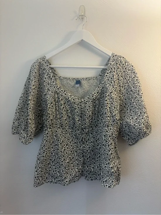 Old Navy Black Floral Puff-Sleeve Blouse Size Medium