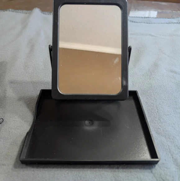 NEW Mary Kay portable mirror with stand zippered mesh bag included‎