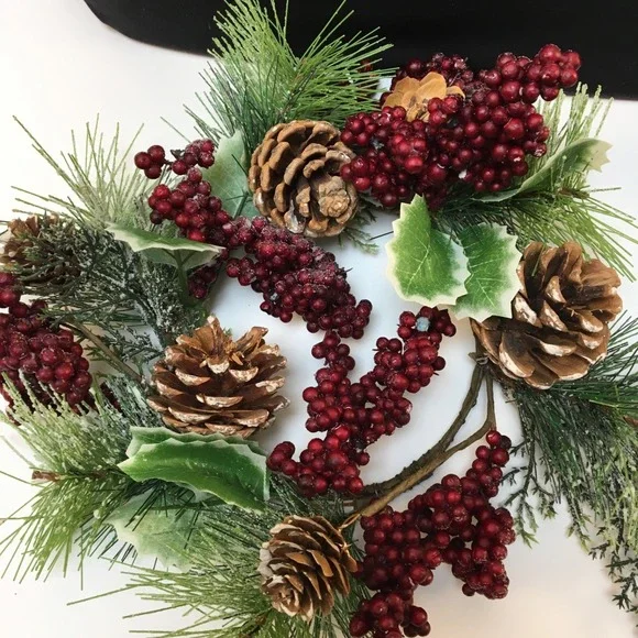 Holly and Berries Frosted Pine Artificial Christmas Mini Wreath -‎ 10