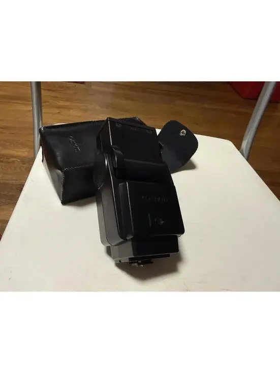 CANON SPEEDLITE 199A CAMERA FLASH - WITH LEATHER CASE