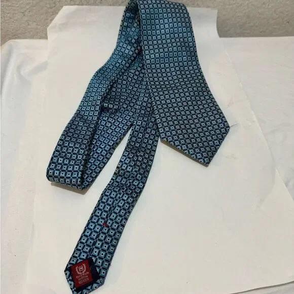 Chaps blue Black Hand Made 100% Silk Men’s Neck Tie Made In China