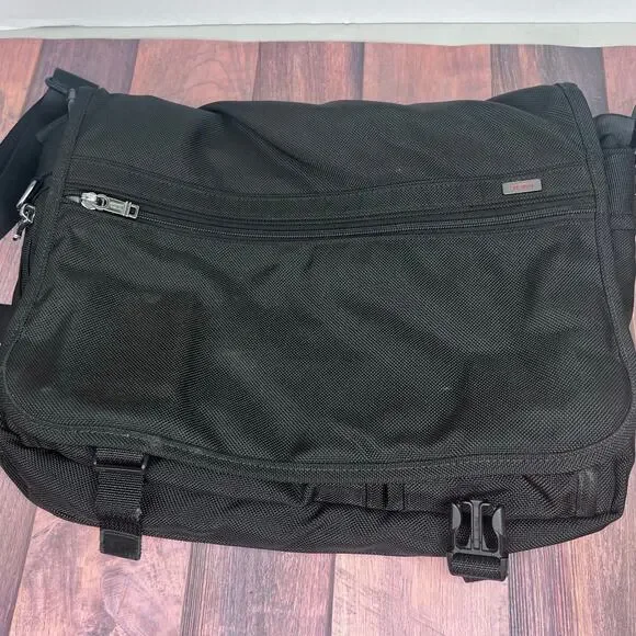 Tumi Messenger Computer Work Bag‎ Expandable
