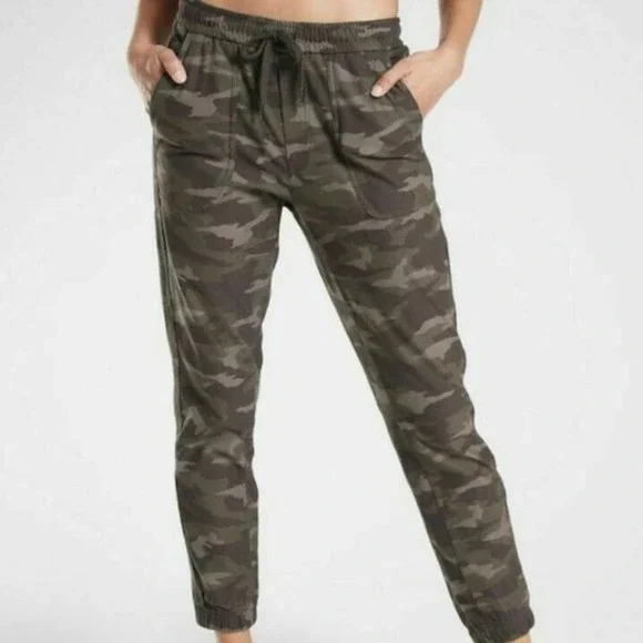 Athleta Camo Farallon Joggers size 26