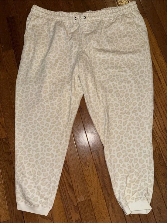 Old Navy Cream Leopard Print Jogger Pants