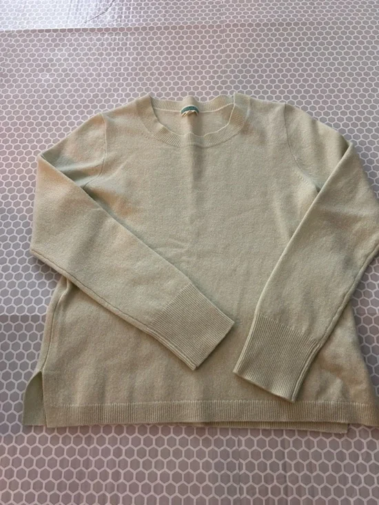 J.Crew 100% Cashmere Mint Green Crewneck Sweater. Size M