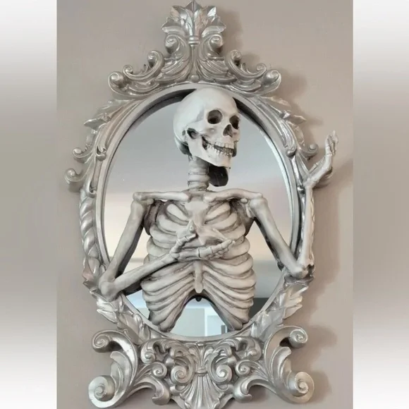 Christian Siriano Halloween skeleton 3D mirror New viral
