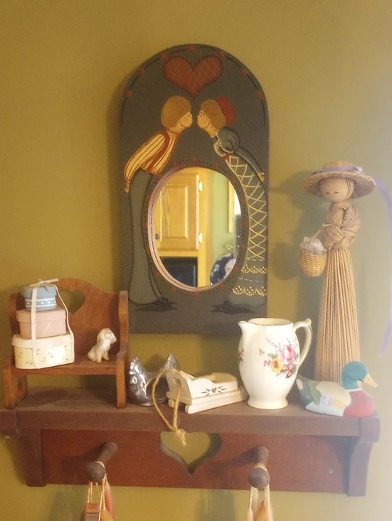 Retro Accent Shelf With Vintage Style Accessories