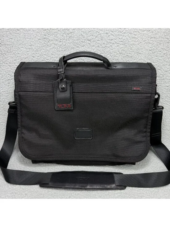 Tumi Bag Medium Black Alpha Laptop Messenger Slim Expandable Briefcase Crossbody
