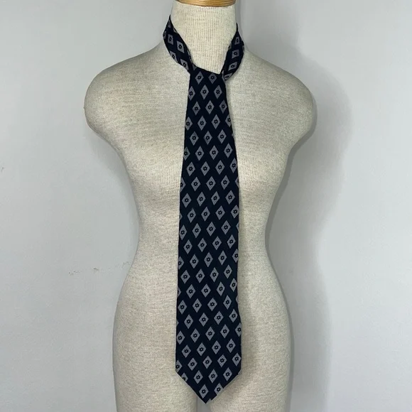 🔹 Giorgio Armani Silk Blend Tie