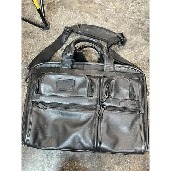 TUMI Leather T Pass Briefcase Shoulder Bag Black‎ H08