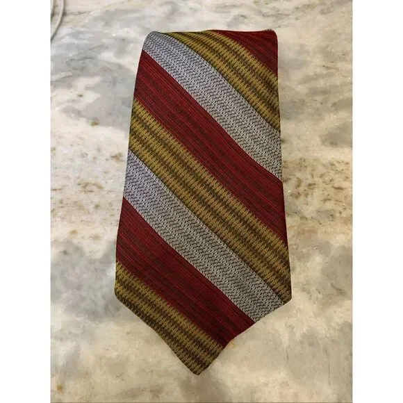 Vintage Necktie Red Grey Gold #stunning tie