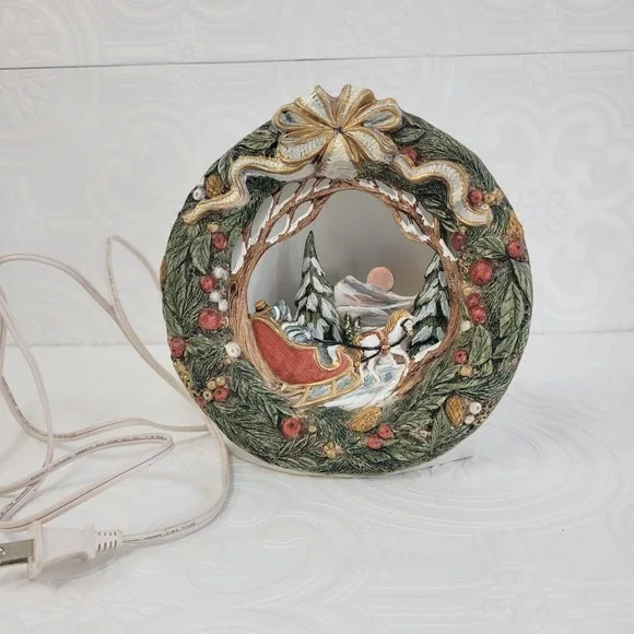 Vintage Lighted Christmas Wreath Scene Resin Holiday Decor Plug‎ In 7.5W Works