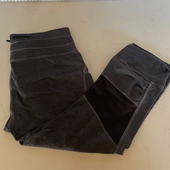 Athleta Charcoal Gray Athletic Leggings, Back Zipper Pocket, 3/4 Length, Medium‎