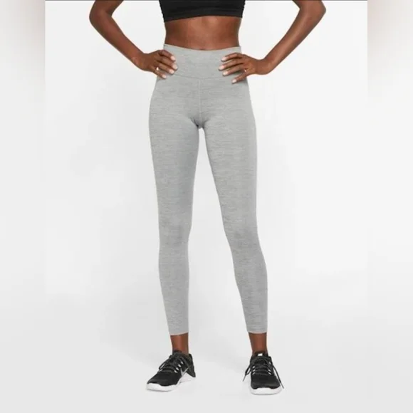Nike Women's Light Gray Leggings, Size Medium