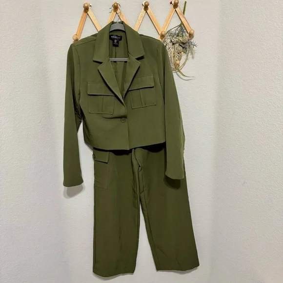 Bailey/44 Green Olive 2 Piece Cropped Blazer and Cargo Pants Size M