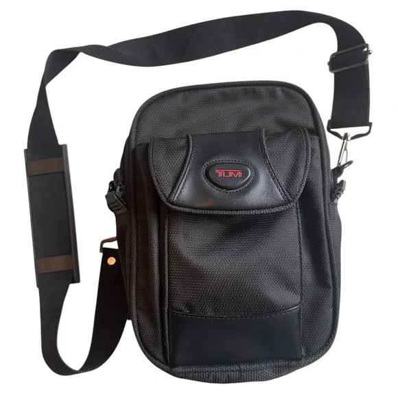 TUMI 580C Black Compact Nylon Leather Crossbody Messenger Bag Adjustable 6