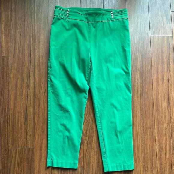 💚💚EUC Zac & Rachel Vibrant Green Capris💚💚