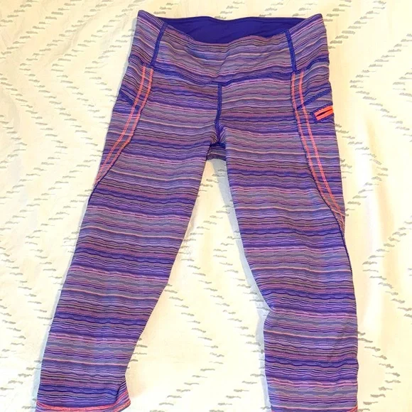 EUC Lululemon Run Top Speed Crop Space Dye Twist Iris Flower Pink Shell 6
