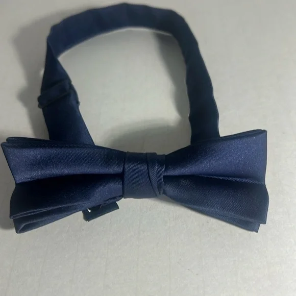 👨🏻‍💼Vintage Tommy Hilfiger blue bow tie