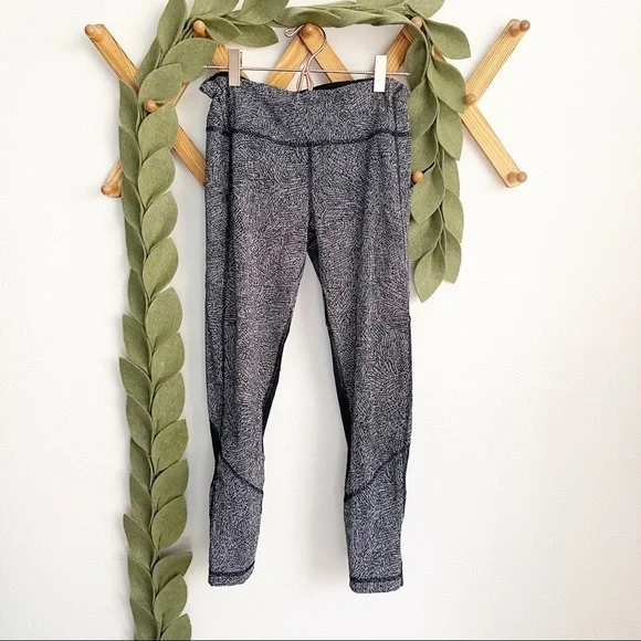 Lululemon Pace Rival Line Up Black and White Pants