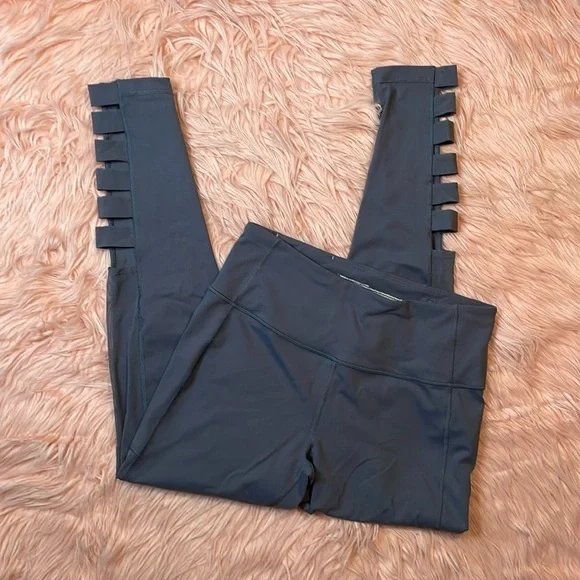 Victoria’s Secret‎ Sport Gray Leggings Size Medium