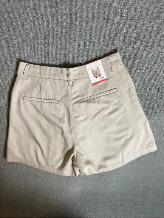 Jach’s Girlfriend Tan High-Waist Pleated 4.5 in Inseam Casual Daily Wear Shorts