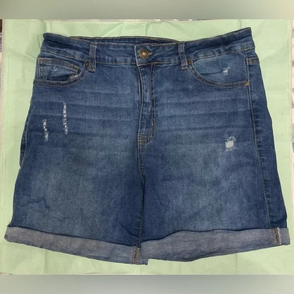 Wax Jean Shorts Size Large