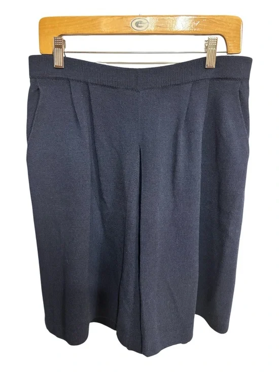 NWOT St. John Basics Pleated Santana Knit Navy Culottes Shorts Sz 12