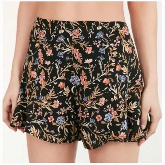 KIMCHI BLUE Floral Woven Shorts 2 Black Multi Hipster Hippie Vacay Cottage B6