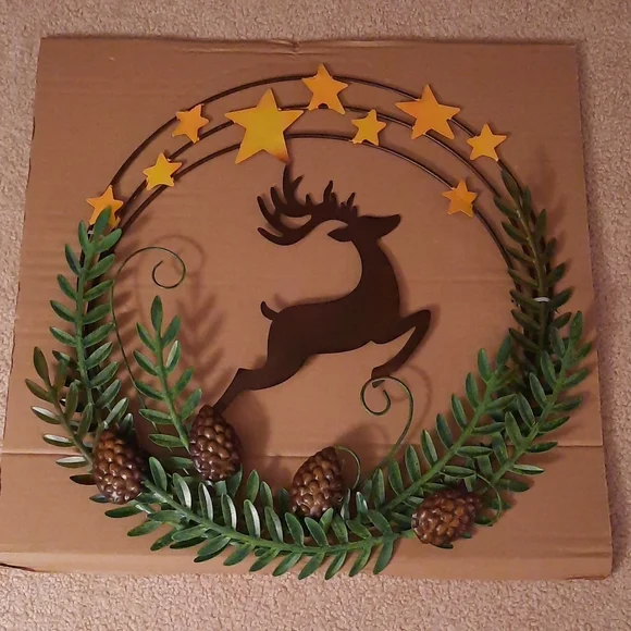 NWT.  Plow & Hearth Metal Wreath