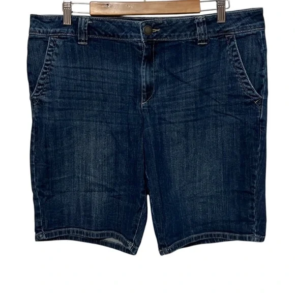 D2- Size 16 - Liz Claiborne Dark jean shorts classic fit stretchy pockets