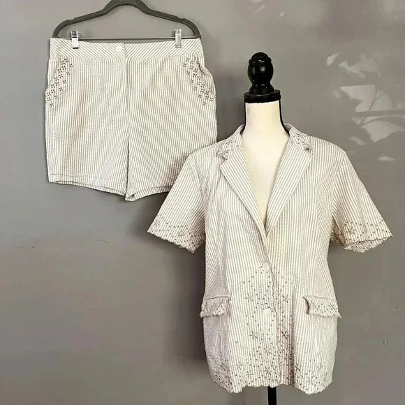 Susan Graver Seersucker Jacket & Shorts Set Womens L Tan‎ Striped Eyelet Retro