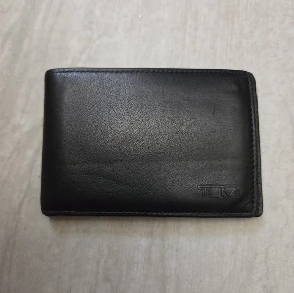 Like New TUMI Slim Bifold Soft Black Leather Wallet