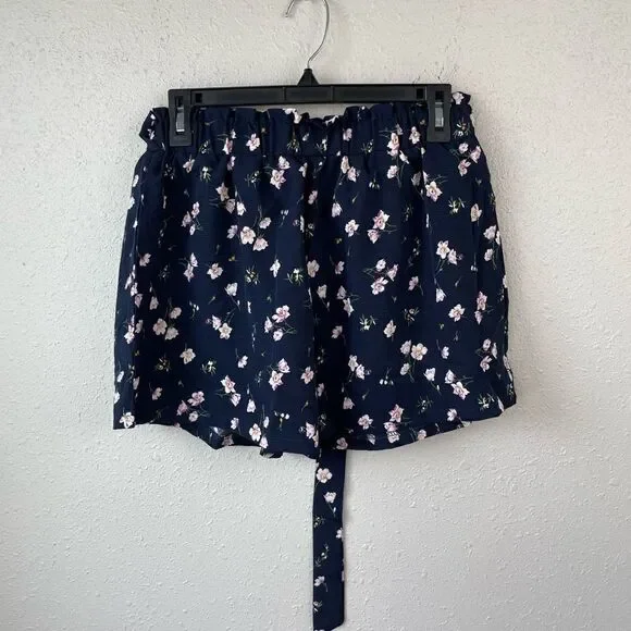 Romwe Navy Blue Floral Shorts Size L EUC