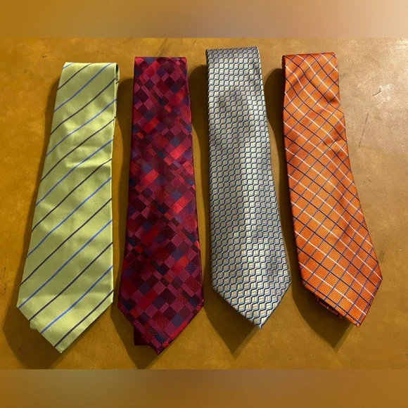 4 Men’s Van Heusen Neck Ties