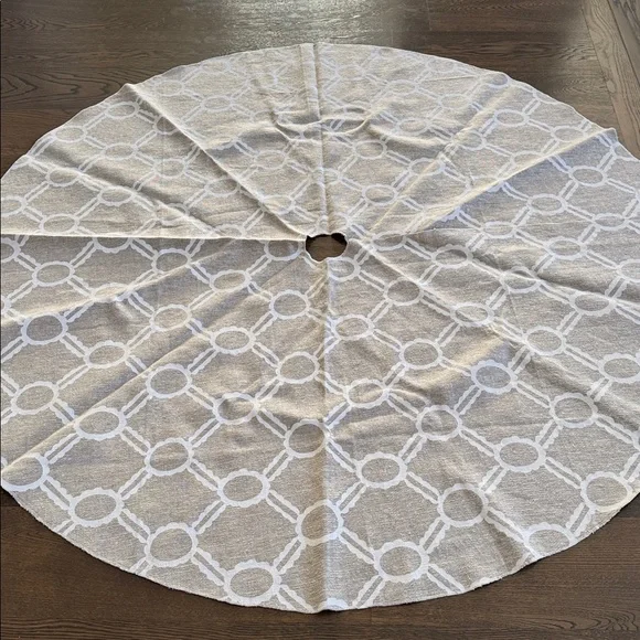 Crate&Barrel Noelle Ivory Christmas Tree Skirt NEW! ✨ 60