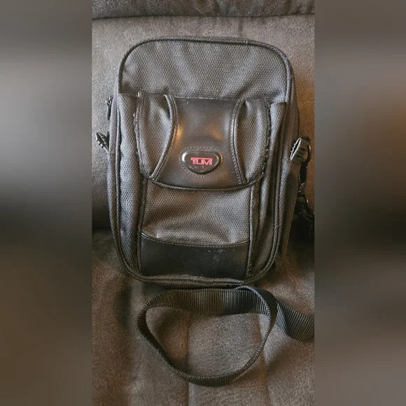 TUMI 580C Men's Black Nylon Messenger Crossbody Bag