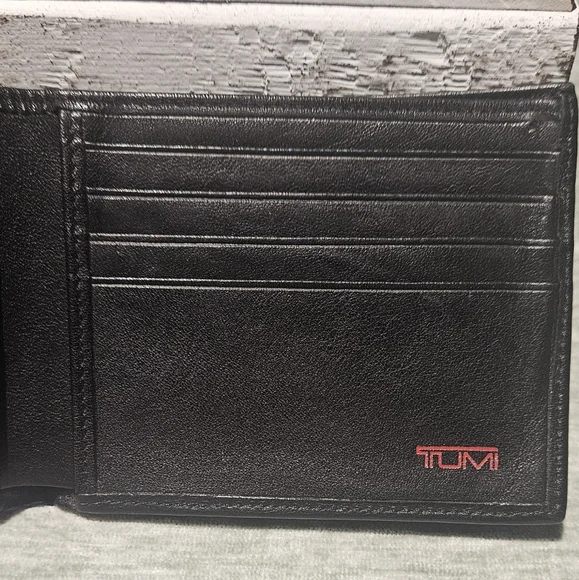 TUMI Men's Black Leather Folded Wallet