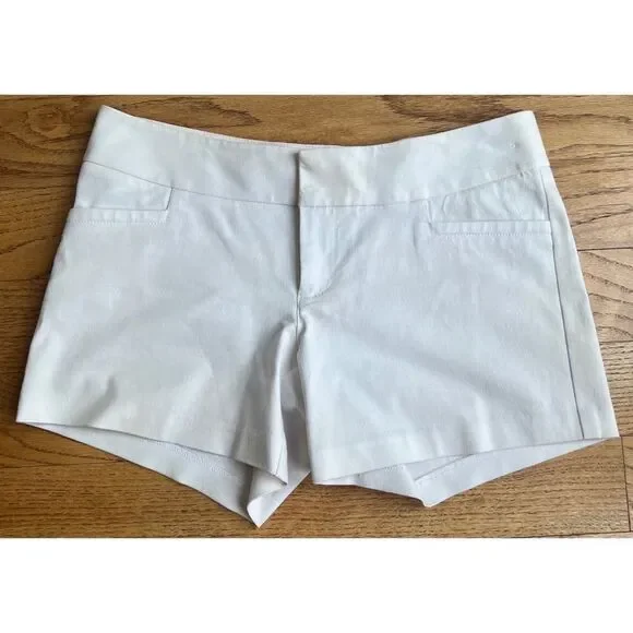 Lilly Pulitzer Off White Cream Colored Flat Front Ellie Shorts Size 2